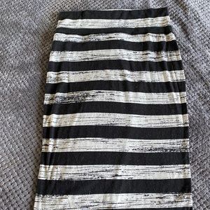 Black and white pencil midi skirt